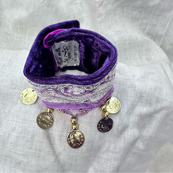 PURPLE VELVET GYPSY COIN CHARM CUFF BRACELET TEXTILE FIBER ART LUXURY SIGNED 7’ - Picture 6 of 15